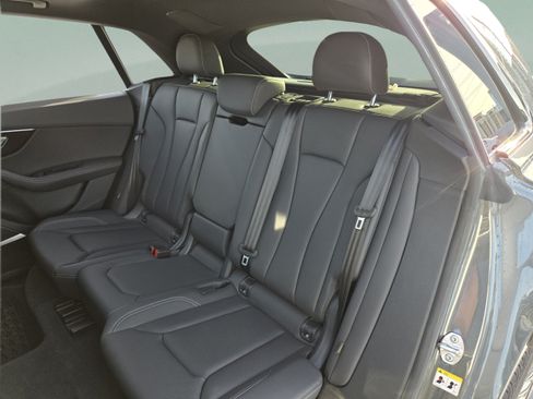 Used 2025 Audi Q8 Premium Plus AWD/4WD image 24