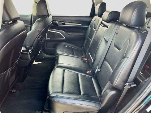 Used 2022 Kia Telluride LX AWD/4WD image 23