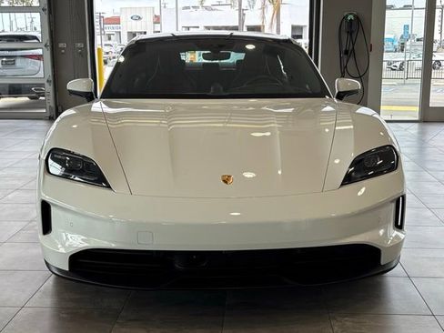 Used 2025 Porsche Taycan image 17