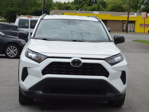 Used 2020 Toyota RAV4 LE FWD image 3