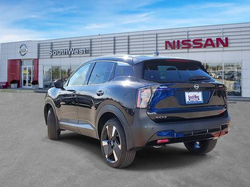 New 2026 Nissan Kicks SR image 7