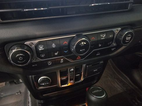 Used 2025 Jeep Gladiator Sport AWD/4WD image 21