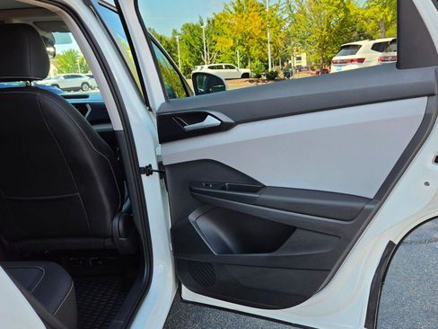 Used 2023 Volkswagen Taos SE w/ Panoramic Sunroof Package FWD image 52