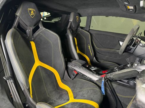 Used 2018 Lamborghini Huracan Performante image 11