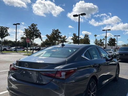 Used 2025 Lexus ES 350 w/ Premium Package FWD image 11