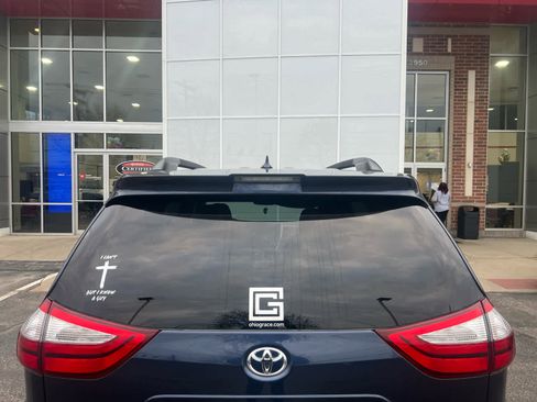 Used 2018 Toyota Sienna XLE w/ XLE Navigation Package image 10