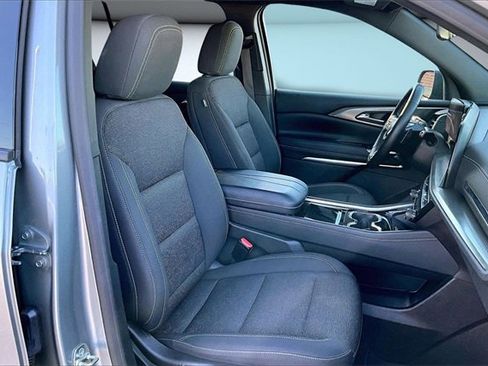 Used 2024 Chevrolet Traverse LT image 30