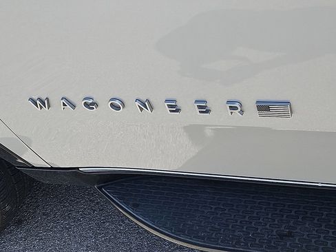 Used 2023 Jeep Wagoneer Series II AWD/4WD image 14