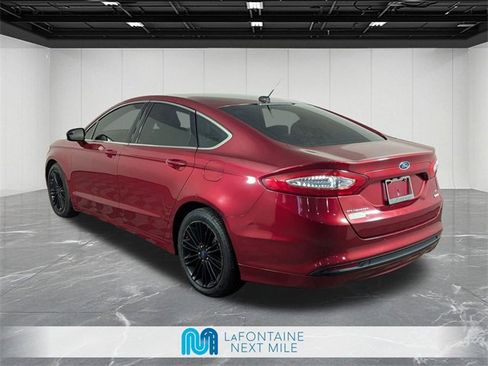 Used 2016 Ford Fusion SE w/ Equipment Group 202A image 3