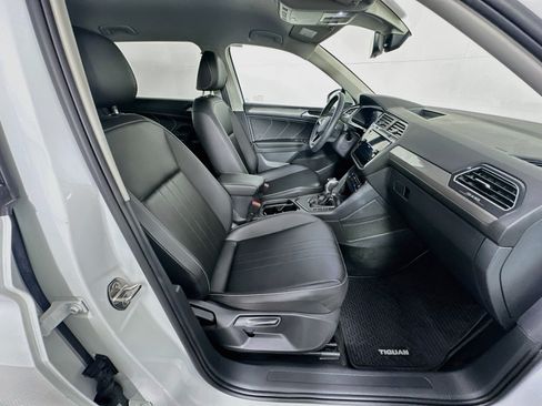 Used 2023 Volkswagen Tiguan SE FWD image 32