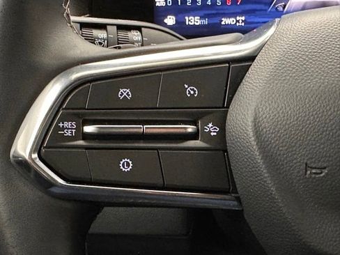 Used 2025 Chevrolet Traverse LT AWD/4WD image 9