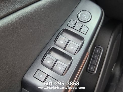 Used 2019 GMC Yukon SLT w/ Premium Edition AWD/4WD image 32