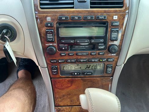 Used 2000 Toyota Avalon XLS FWD image 11
