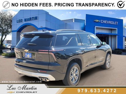 Used 2026 Chevrolet Traverse LT w/ Driver Confidence Package FWD image 3