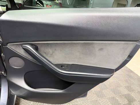 Used 2021 Tesla Model Y Long Range AWD/4WD image 45