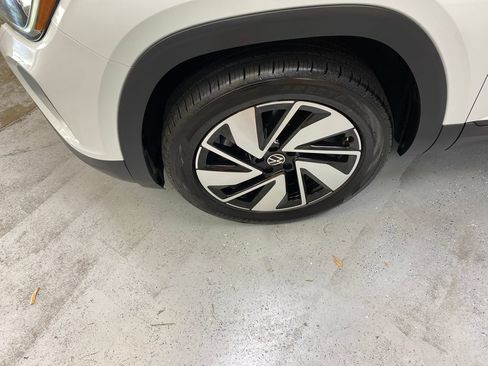 Used 2025 Volkswagen Atlas SE FWD image 11