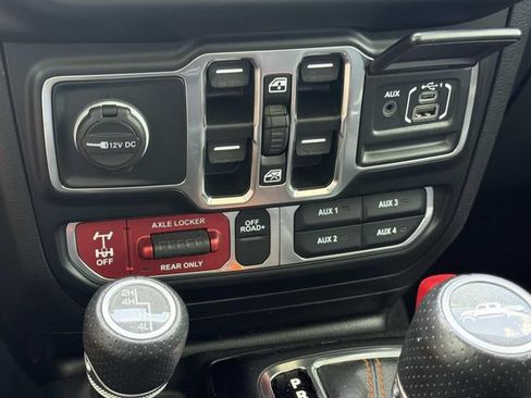 Used 2022 Jeep Gladiator Mojave w/ Cold Weather Group AWD/4WD image 31
