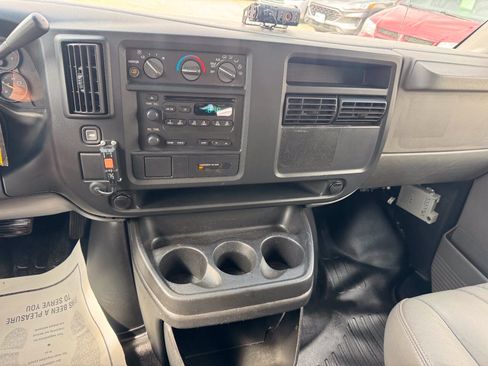 Used 2006 GMC Savana 1500 Passenger RWD image 19
