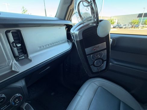 Used 2021 Ford Bronco Outer Banks image 25