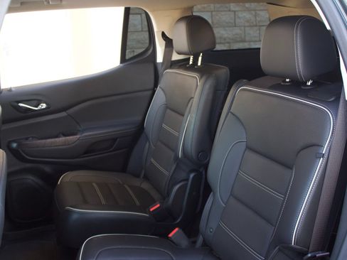 Used 2022 GMC Acadia Denali w/ Denali Technology Package FWD image 14