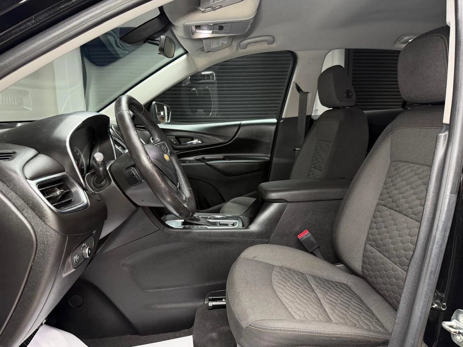 Used 2018 Chevrolet Equinox LT FWD image 28