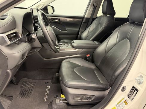 Used 2021 Toyota Highlander Limited FWD image 4