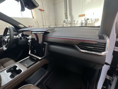 New 2026 GMC Acadia Denali Ultimate w/ LPO, Floor Liner Package image 30