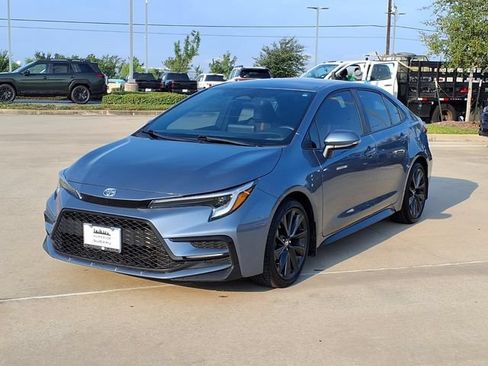 Used 2024 Toyota Corolla SE FWD image 3