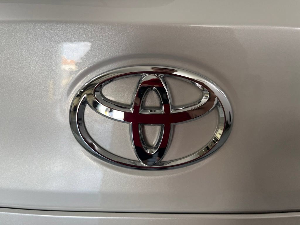 Used 2026 Toyota Corolla Cross LE AWD/4WD image 41