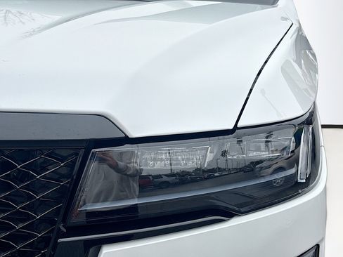 Used 2023 Cadillac Escalade ESV Sport Platinum w/ LPO, ONYX Package image 9