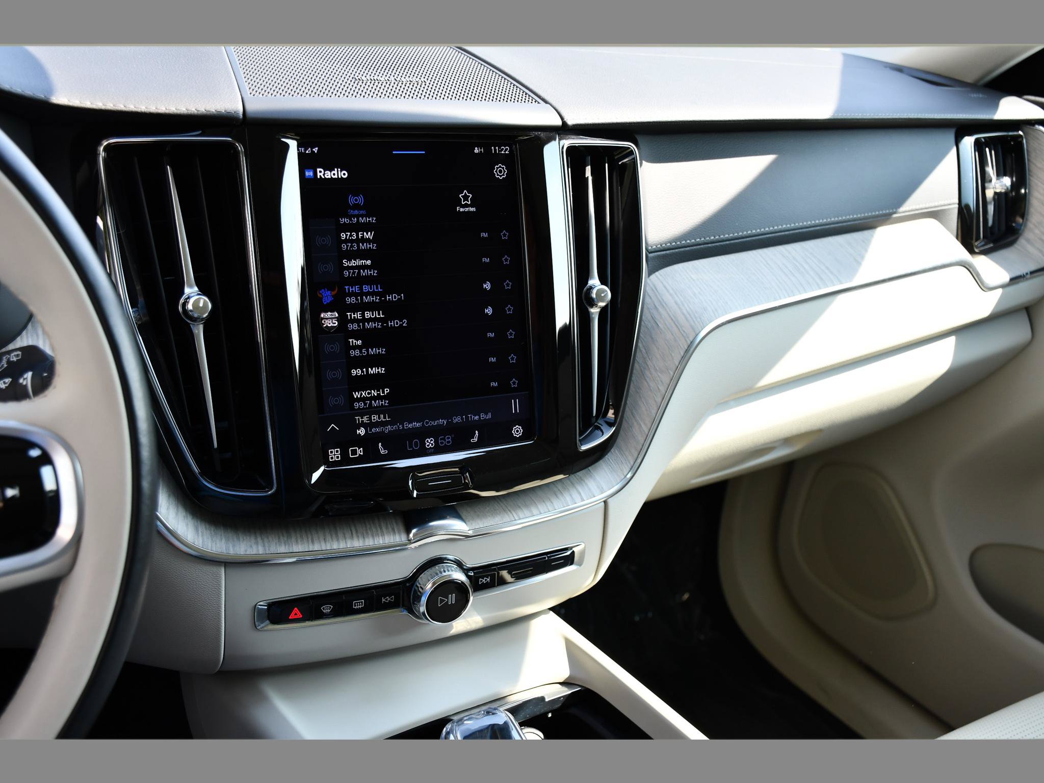 Used 2022 Volvo XC60 B5 Inscription w/ Protection Package FWD image 19