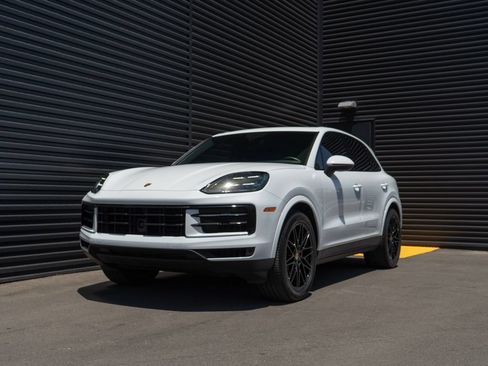 Used 2024 Porsche Cayenne S AWD/4WD image 1