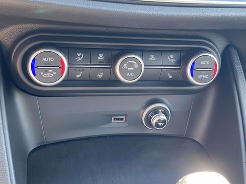 Used 2024 Alfa Romeo Stelvio Sprint image 9