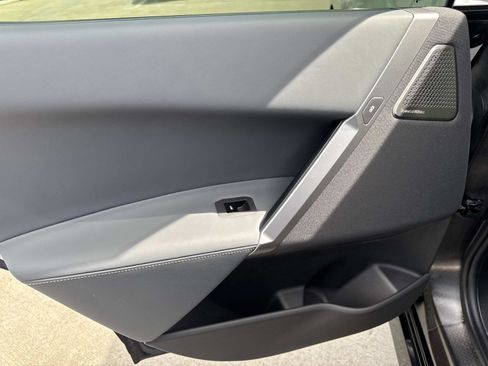 Used 2026 BMW iX xDrive60 image 9