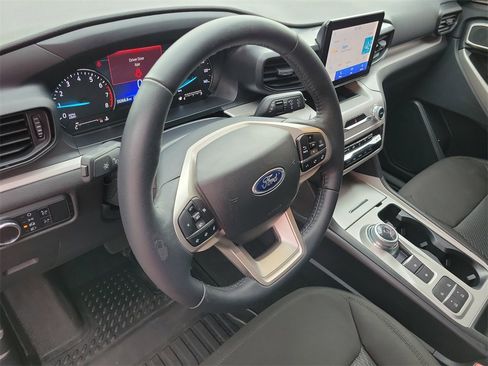 Used 2023 Ford Explorer XLT image 19