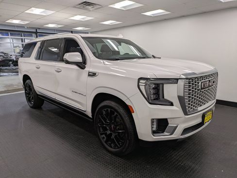 Used 2022 GMC Yukon XL Denali image 3