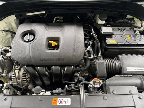 Used 2025 Kia Soul LX w/ LX Technology Package FWD image 30