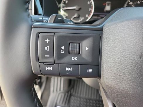 Used 2026 Nissan Pathfinder SV FWD image 18