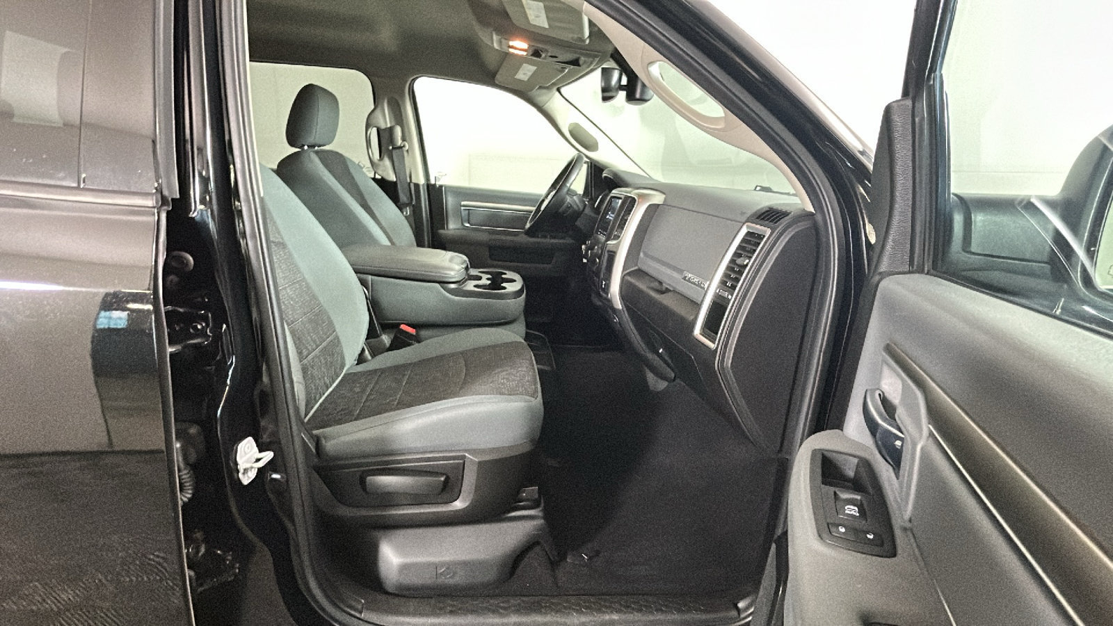 Used 2019 RAM 1500 Big Horn AWD/4WD image 35