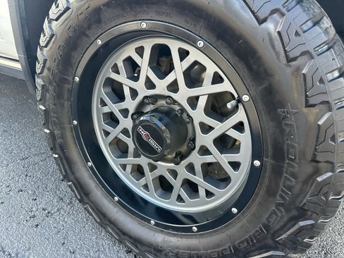 Used 2023 Chevrolet Silverado 2500 High Country w/ Z71 Off-Road Package image 9