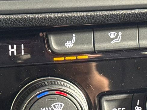 Used 2023 Volkswagen Jetta SE image 33