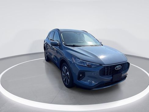 Used 2025 Ford Escape Platinum image 2