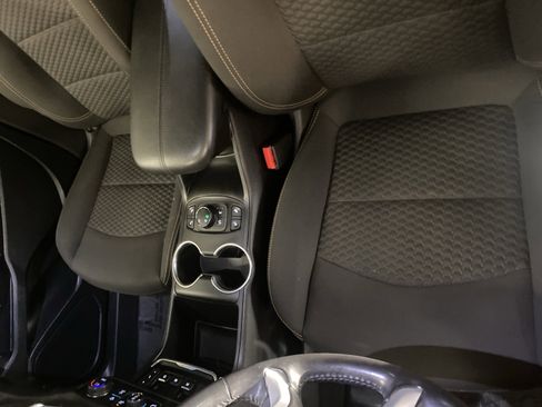 Used 2021 GMC Terrain SLE w/ Driver Convenience Package image 29