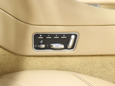 Used 2016 Aston Martin Vanquish Volante Convertible 2D image 38