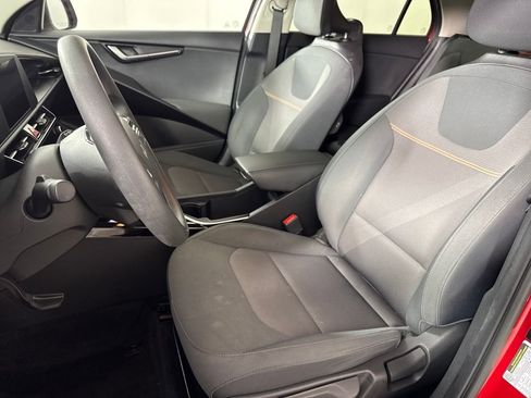 Used 2023 Kia Niro LX image 12