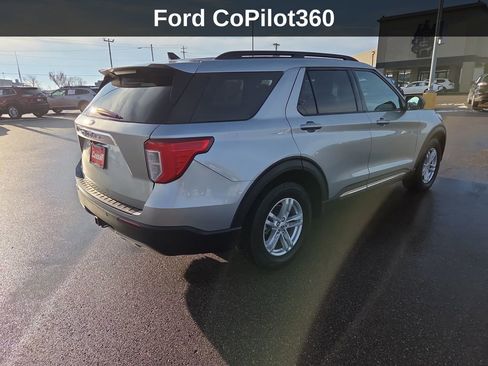 Used 2022 Ford Explorer XLT w/ Equipment Group 202A image 6