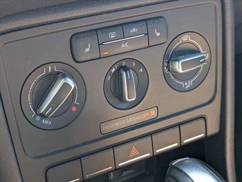 Used 2016 Volkswagen Beetle 1.8T Denim image 12