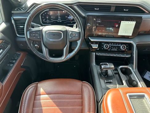 Used 2022 GMC Sierra 1500 Denali Ultimate AWD/4WD image 9