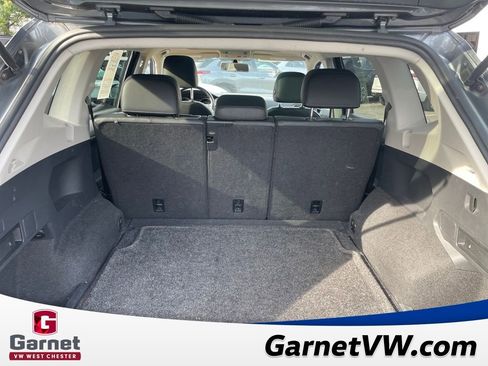 Used 2018 Volkswagen Tiguan SE w/ Panoramic Sunroof Package image 11