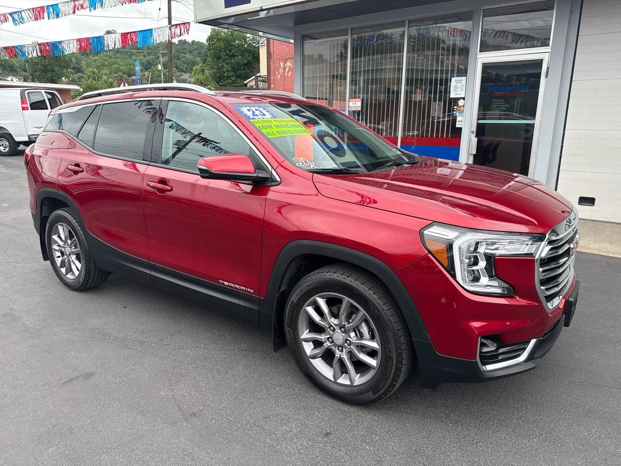 Used 2023 GMC Terrain SLT AWD/4WD image 1